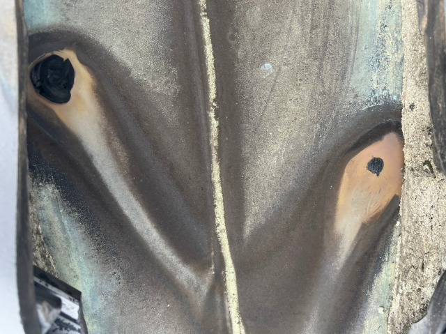 谷板金錆び穴あき